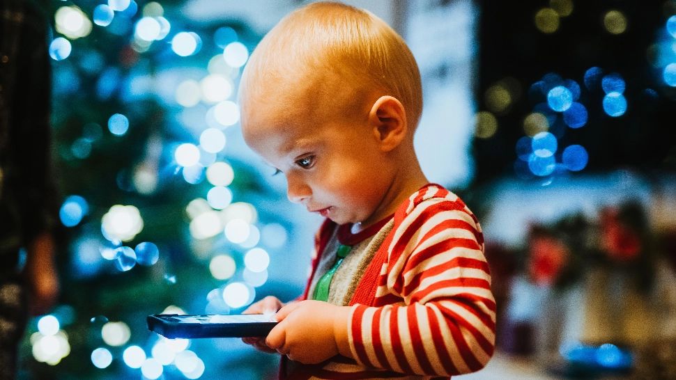 Studiu alarmant: minorii care petrec peste 3 ore zilnic pe rețelele sociale, risc crescut de anxietate și depresie în adolescență