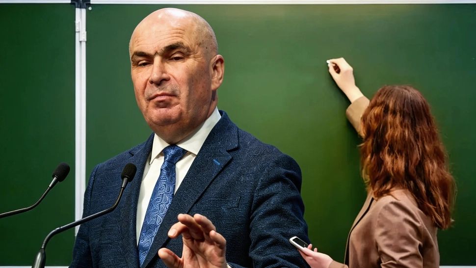 „Legea Bolojan” a provocat haos în educație: aproape 400 de profesori au demisionat de la începutul anului școlar