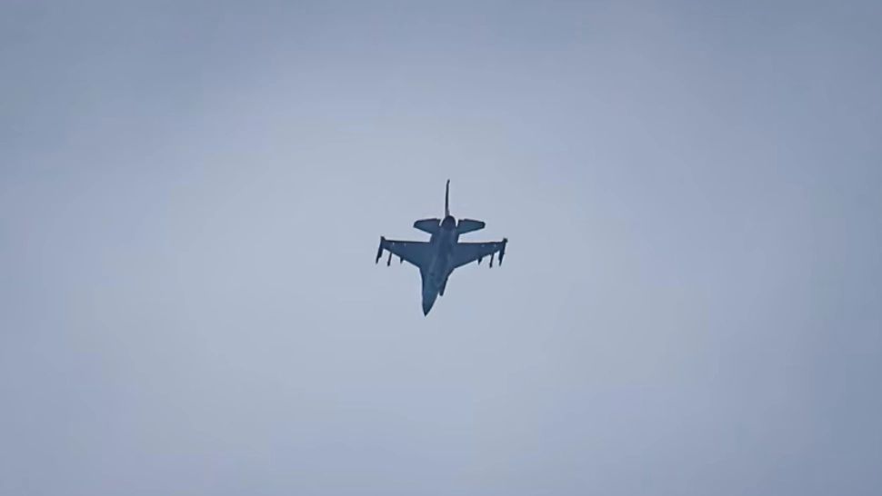 Drone căzute lângă Aeroportul din Dubai: patru persoane rănite. Mai multe țări din Golf anunță interceptări de rachete iraniene