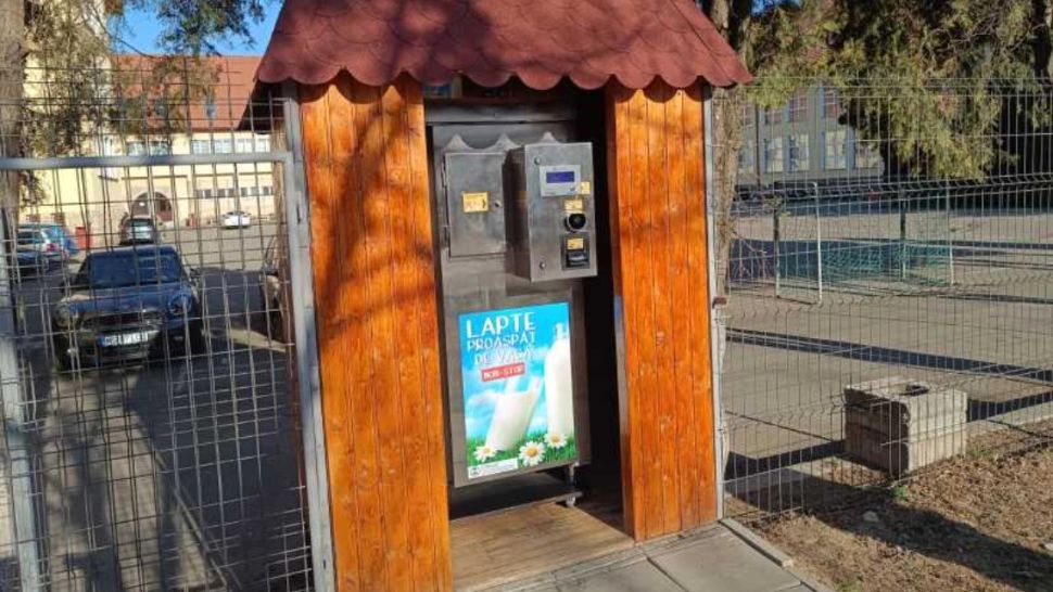 Locul unde curge lapte proaspăt din dozator. O inițiativă inedită a unui colegiu agricol din România