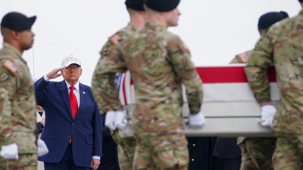 Donald Trump, prezent la ceremonia de repatriere a soldaților uciși în războiul din Iran. Cine sunt militarii care s-au întors acasă în sicrie: „Sunt eroi!” - FOTO