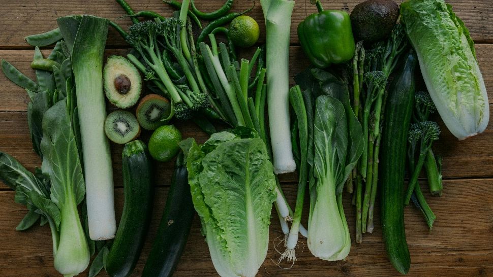 Ce beneficii au legumele cu frunze verzi. De ce le recomandă gastroenterologii și nutriționiștii