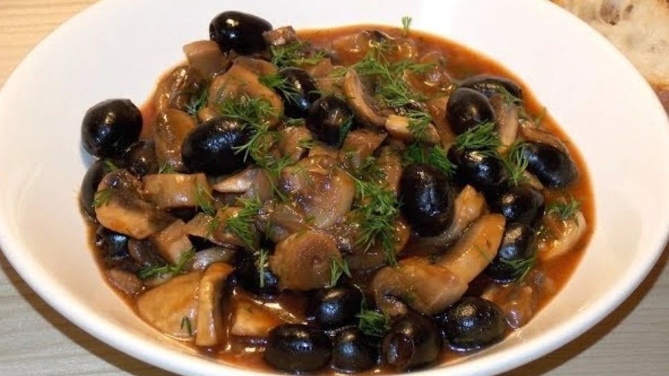Mâncare de ciuperci cu măsline de post. Rețeta simplă și delicioasă, perfectă pentru prânz și cină 