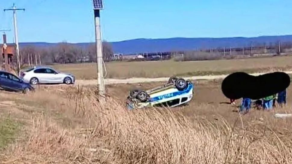 Accident pe „Drumul Morții” E85: O autospecială de poliție s-a răsturnat 