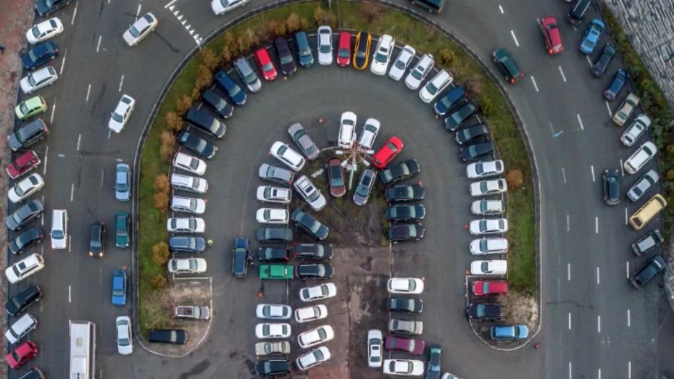 Harta parcărilor care golesc buzunarele șoferilor. În ce orașe plătesc românii cel mai mult ca să își parcheze mașina