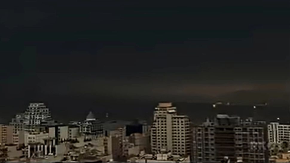 Cerul Teheranului s-a întunecat. Ploi negre și toxice au acoperit capitala iraniană - VIDEO