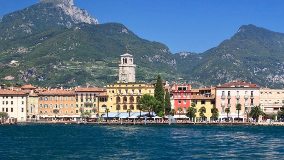 Bani ca să te muți peste hotare. Aceste țări te plătesc cu până la 100.000 de euro dacă vrei să te stabilești acolo