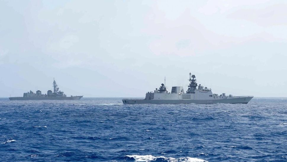 O mare putere trimite flota militară în strâmtoarea Ormuz ca să își protejeze navele. Europa încă stă deoparte