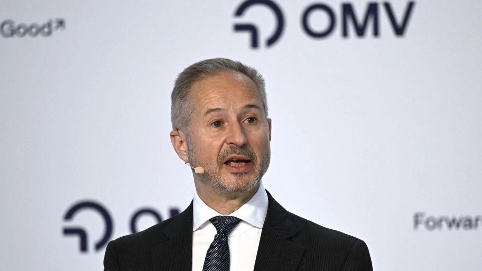 Șeful OMV anunță un viitor sumbru pentru șoferi: „Am putea rămâne fără carburanți. Trebuie să conducem mai puțin”