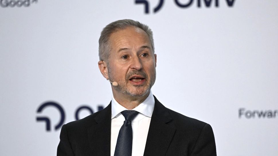 Directorul OMV a dat verdictul după scumpirea carburanților: „Cine nu este dispus să plătească prețurile ridicate va trebui să renunțe la mașină. Trebuie să conducem mai puțin și mai încet”