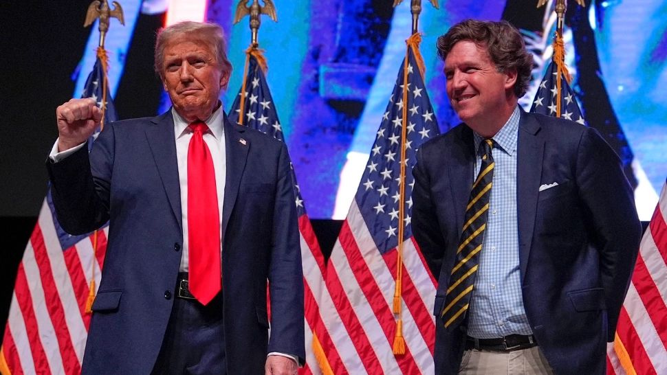 Trump îl dă afară pe Tucker Carlson din mișcarea MAGA, după ce a criticat războiul din Orientul Mijlociu: „Nu este suficient de inteligent încât să înțeleagă”