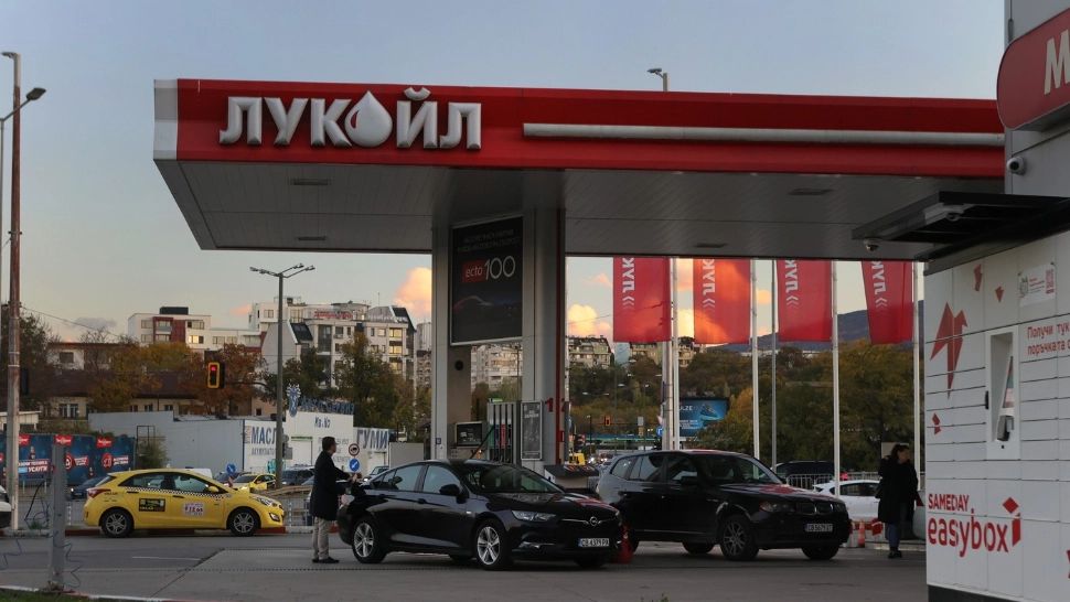 Merită să alimentezi cu benzină la Ruse dacă pleci din București? Realitatea.net a făcut calculul complet