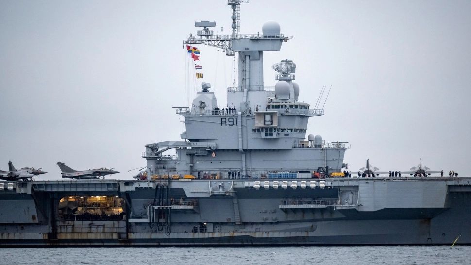 Portavioul nuclear al Franței se îndreaptă spre Orientul Mijlociu