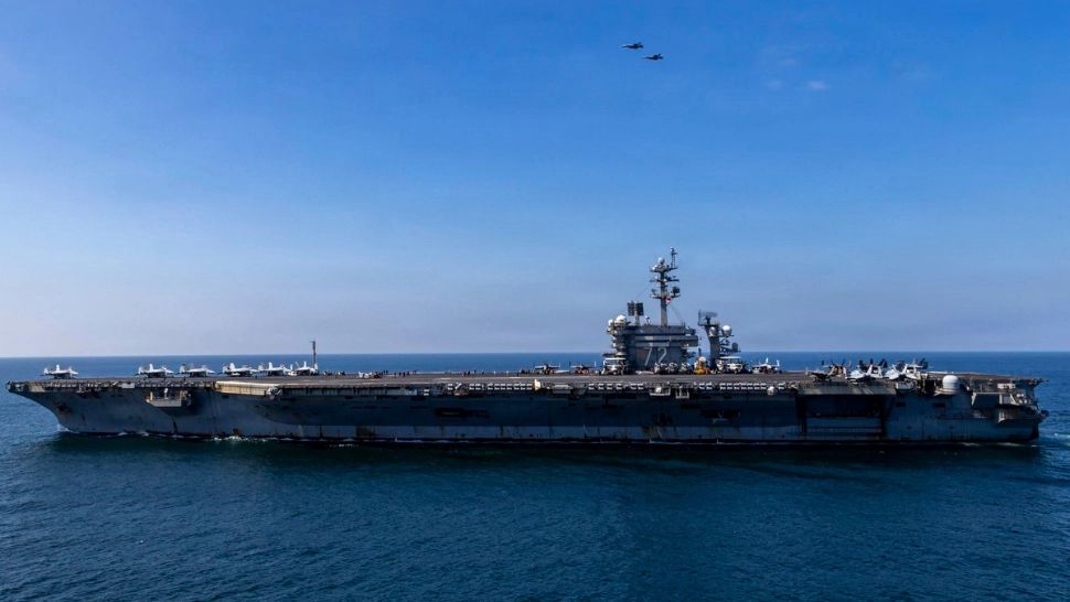 Alertă globală: Iranul susține că a bombardat portavionul nuclear USS Abraham Lincoln, mândria armatei americane, și l-a forțat să-și schimbe cursul 