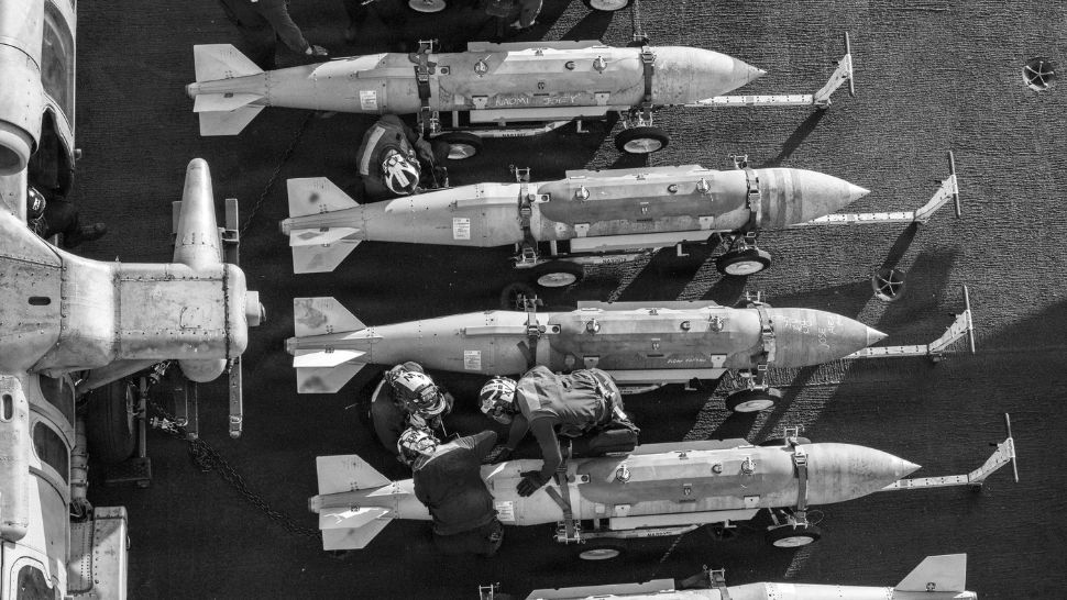 Războiul din Iran împinge SUA, Israelul și Occidentul spre un scenariu de coșmar: stocurile de muniție se epuizează rapid – analize FT și Le Monde