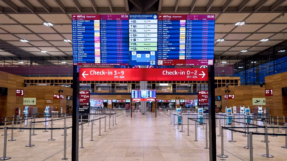Greva de pe aeroportul Berlin-Brandenburg oprește complet traficul aerian. Aproximativ 57.000 de pasageri, afectați