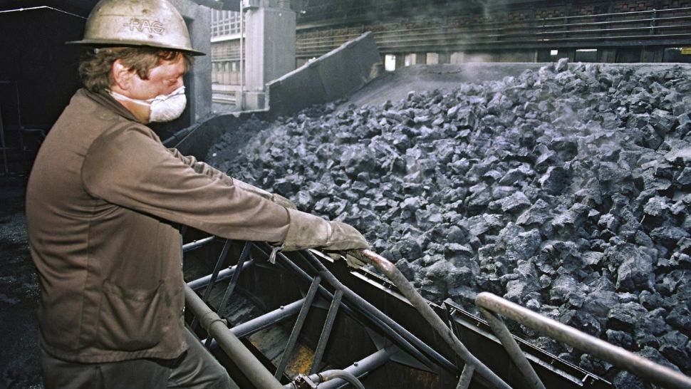 În timp ce minerii din România rămân pe drumuri, cancelarul Germaniei spune că vrea păstreze centralele pe cărbune cât mai mult timp