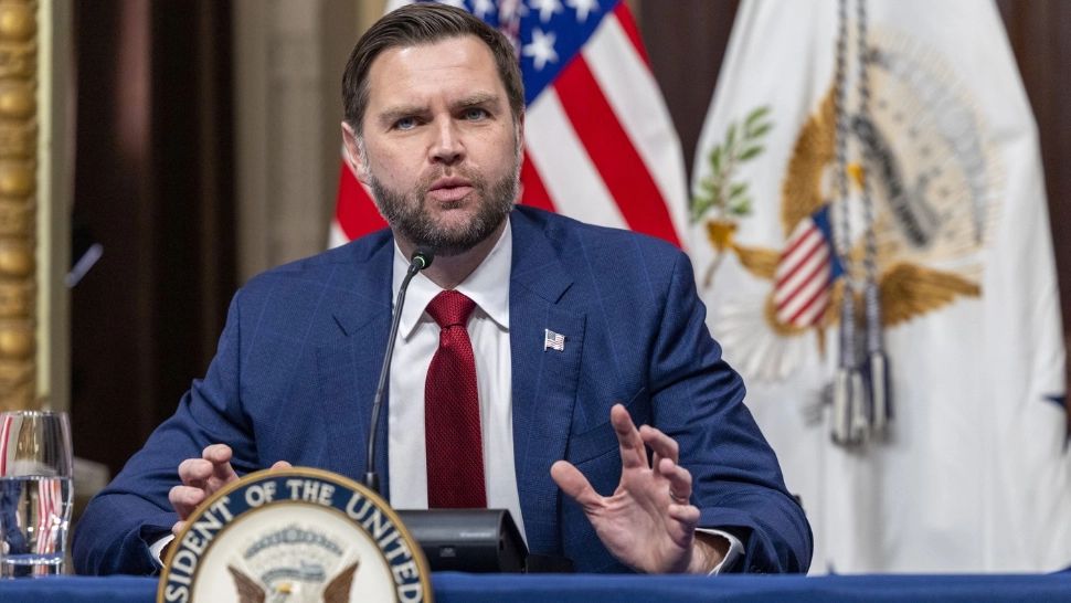 JD Vance vrea să deschidă dosarele OZN și spune că „nu sunt extratereștri, sunt demoni” - VIDEO