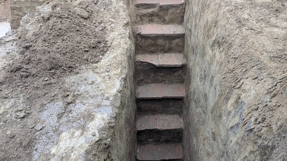 Descoperire arheologică la Constanța. O scară care duce către catacombe romane vechi de 2.000 de ani, dezgropată pe un șantier