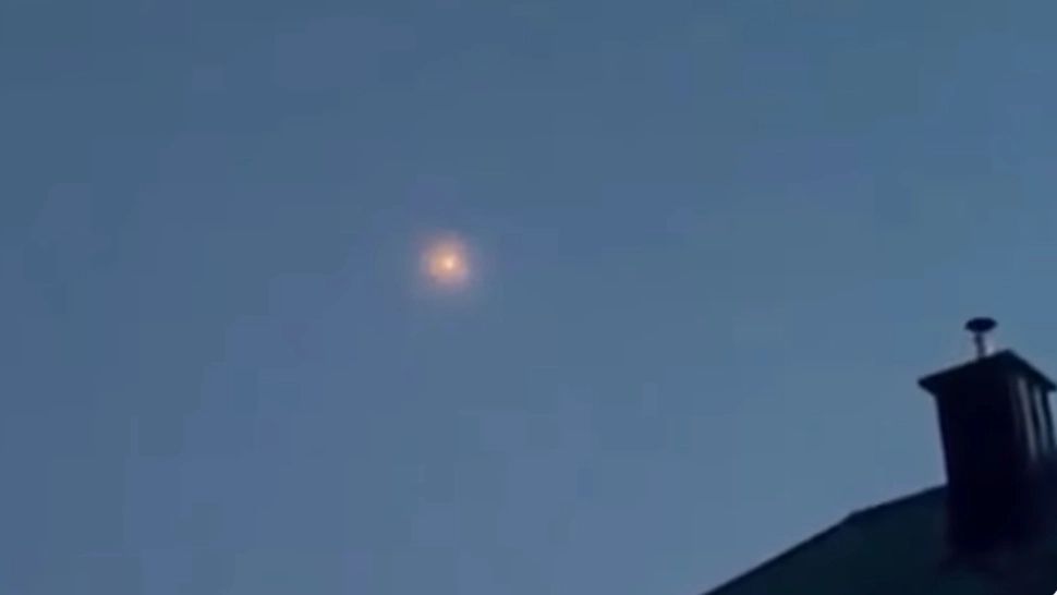 Mister pe cerul Europei: o sferă de foc străbate mai multe țări și stârnește teorii incredibile - VIDEO