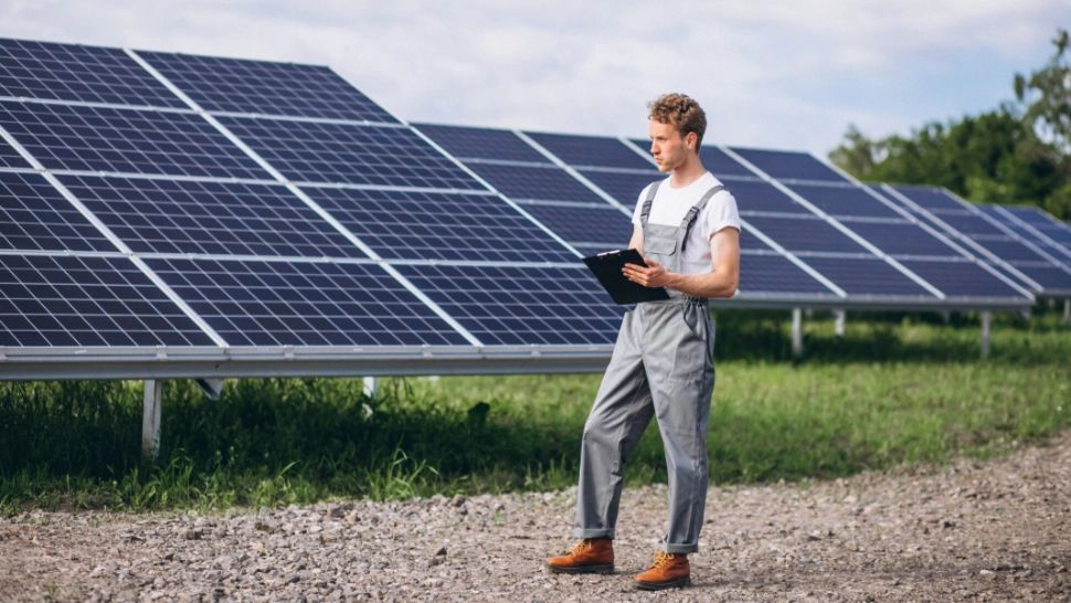 Revoltă în „campioana verde” a Europei. Oamenii spun stop panourilor solare care le acoperă câmpurile