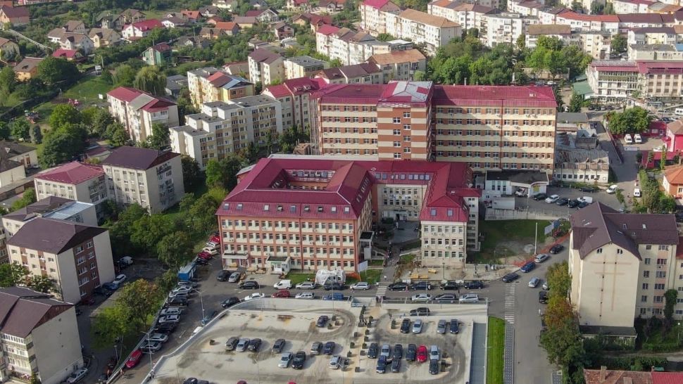  Tragedie la Spitalul Județean de Urgență din Zalău. Un pacient a murit după ce a căzut de la etajul 5 