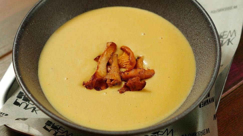 Supă-cremă de ciuperci cu mazăre. O mâncare hrănitoare, gustoasă și de post