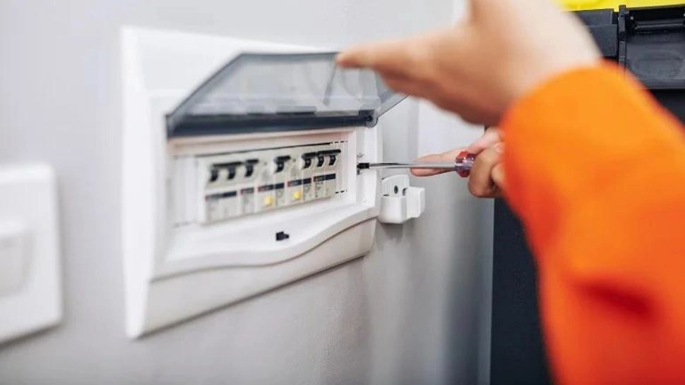 Butonul de pe tabloul electric care te scapă de multe cheltuieli. Trebuie să îl apeși măcar o dată la 30 de zile 