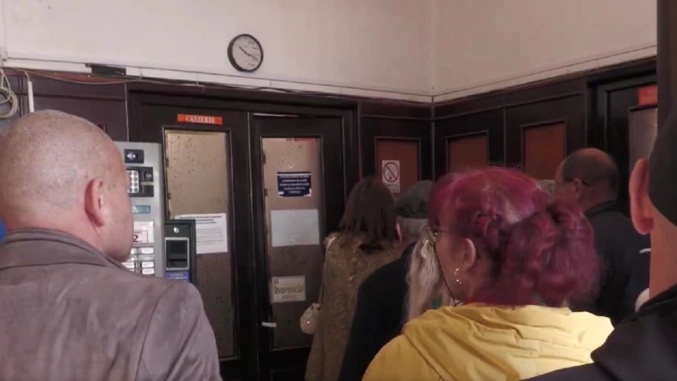 Cozi interminabile la plata birurilor către stat. Ghișeele au fost luat cu asalt de către contribuabili