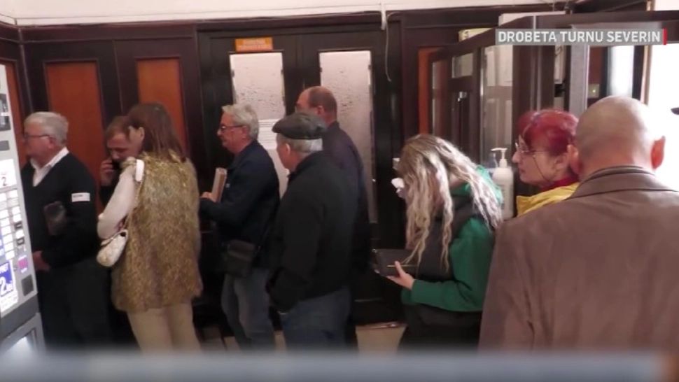 Aglomerație de nedescris la sediile Direcțiilor de Taxe și Impozite Locale. Oamenii vor să beneficieze de reducere