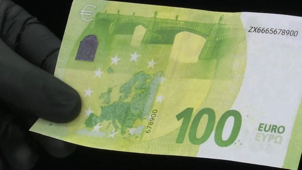 Bancnote false din "fabrica" de la Suceava, folosite la cumpărarea de telefoane de ultimă generație în București și Ilfov - VIDEO