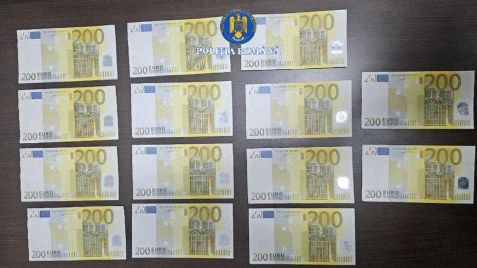 Cuplu din Brăila, reținut după ce ar fi pus în circulație 4.000 de euro falși. Telefoane de ultimă generație cumpărate cu bani contrafăcuți