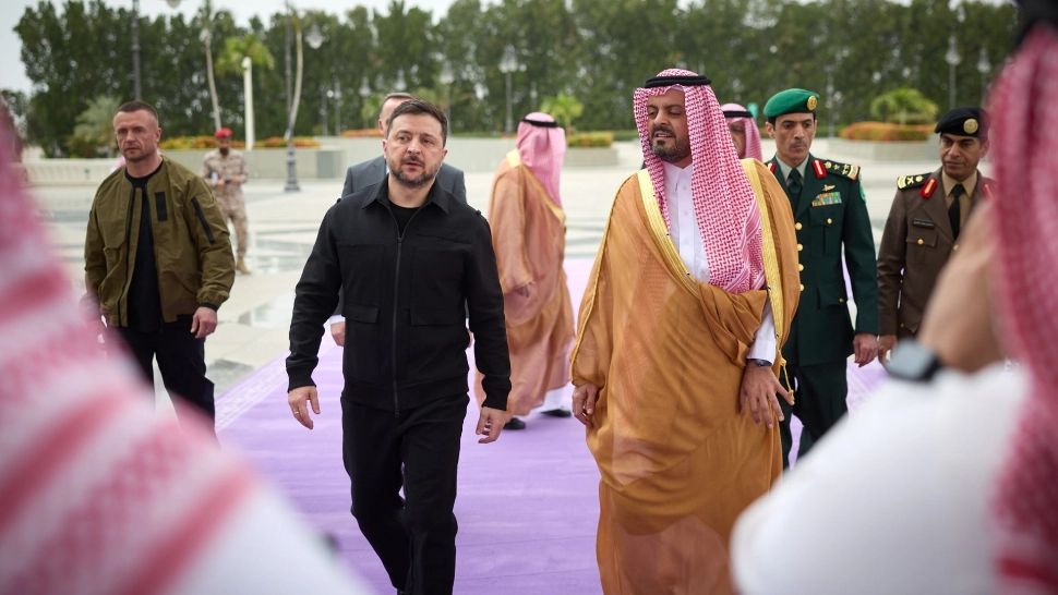 Volodimir Zelenski, vizită în Arabia Saudită. Liderul de la Kiev, întâmpinat de prinţul moştenitor saudit Mohammed Bin Salman