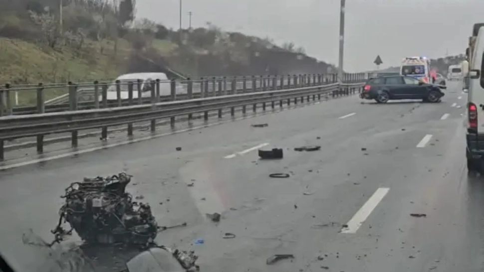 Impact violent pe A3 Turda-Gilău: două persoane, rănite. Pompierii au intervenit cu descarcerarea