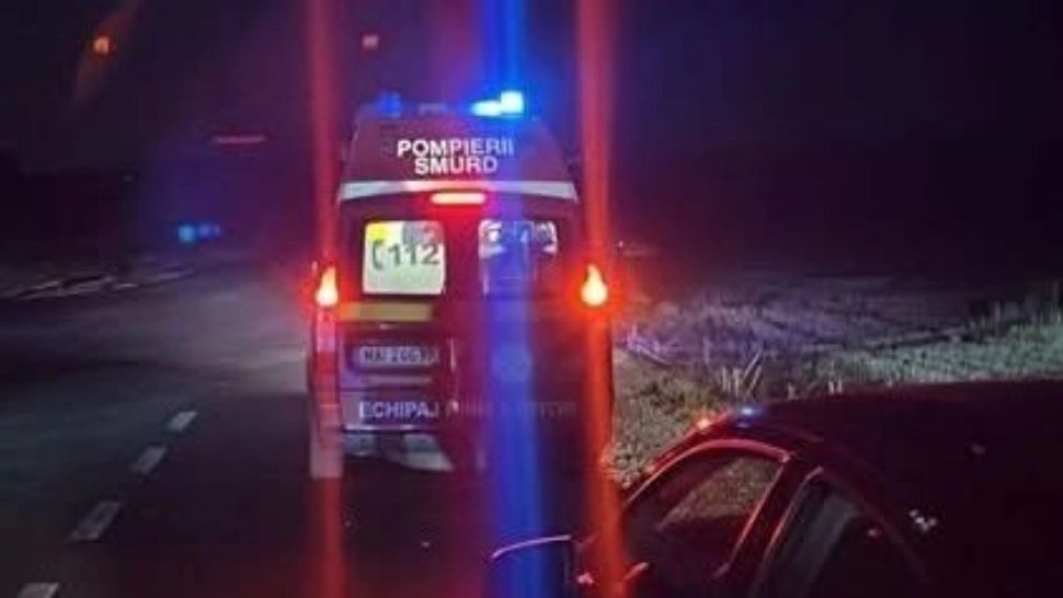Accident MORTAL la ieșire din Mihail Kogălniceanu, după ce un autoturism s-a izbit de un stâlp - VIDEO