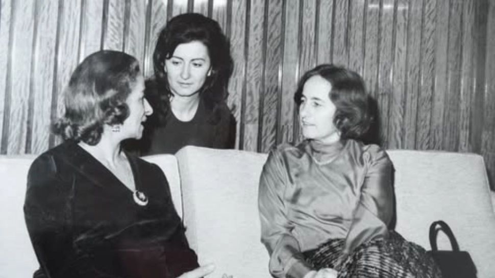 Imagini inedite: Mioara Roman alături de Elena Ceaușescu, într-o fotografie rară de la începutul anilor ’70