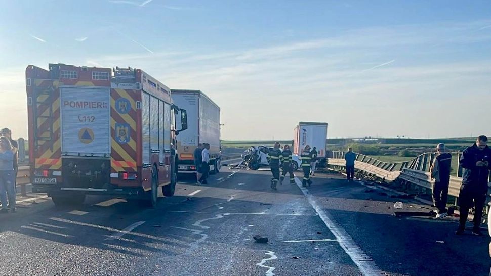 Accident MORTAL pe A1, spre Arad: un autoturism spulberat de un TIR. Momentul teribil, surprins de camera de bord - VIDEO