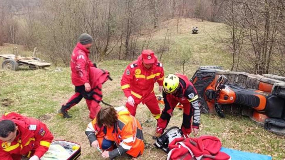 Intervenție dramatică în Munții Șureanu: bărbat rănit grav după ce s-a răsturnat cu ATV-ul. A fost necesară intervenția elicopterului SMURD