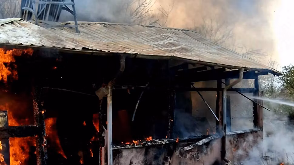 Incendiu puternic în județul Giurgiu: o locuință a fost distrusă după un posibil scurtcircuit la aerul condiționat