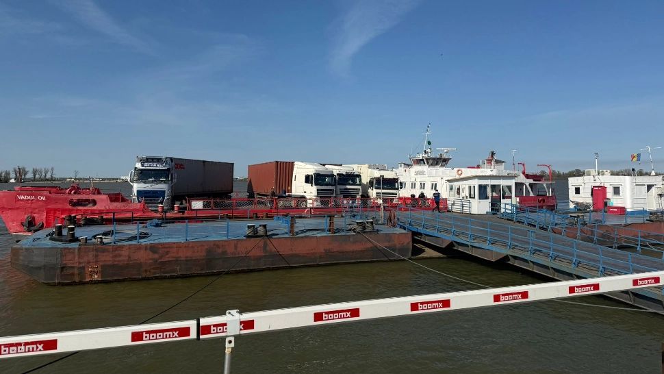 Trecerea cu bacul Isaccea-Orlivka, suspendată temporar vineri: care este motivul