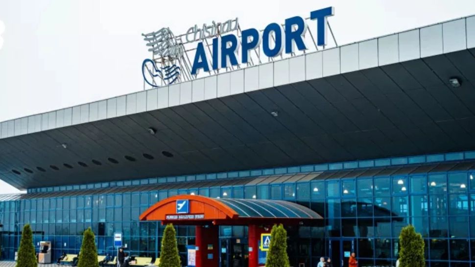 Alertă cu bombă pe Aeroportul Chișinău: pasagerii au fost evacuați de urgență. Zborurile, afectate