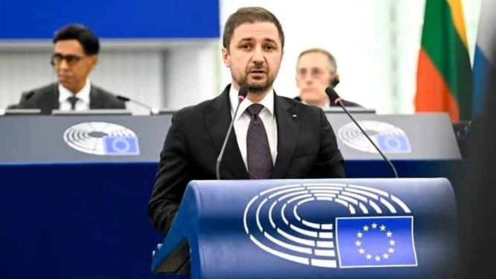 Adrian Axinia (europarlamentar AUR/ECR): „Digitalizăm certificatele de înmatriculare, simplificăm regulile europene și armonizăm datele din registrele naționale ale statelor UE”