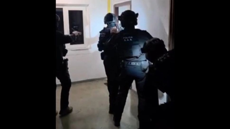 Tânăr din Hunedoara, reținut pentru incitare la ură și violență după postări antisemite și folosirea de simboluri fasciste