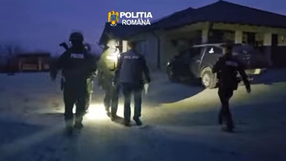 20 de percheziții la persoane suspectate de racordări ilegale la rețeaua electrică