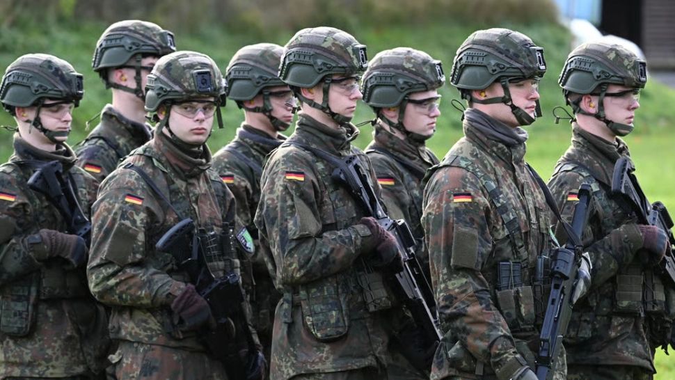 Reguli dure în Germania: bărbații până la 45 de ani au nevoie de acordul armatei pentru șederi lungi în străinătate