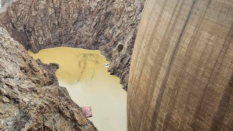 Lucrările la Barajul Vidraru se apropie de final: lacul va fi reumplut treptat