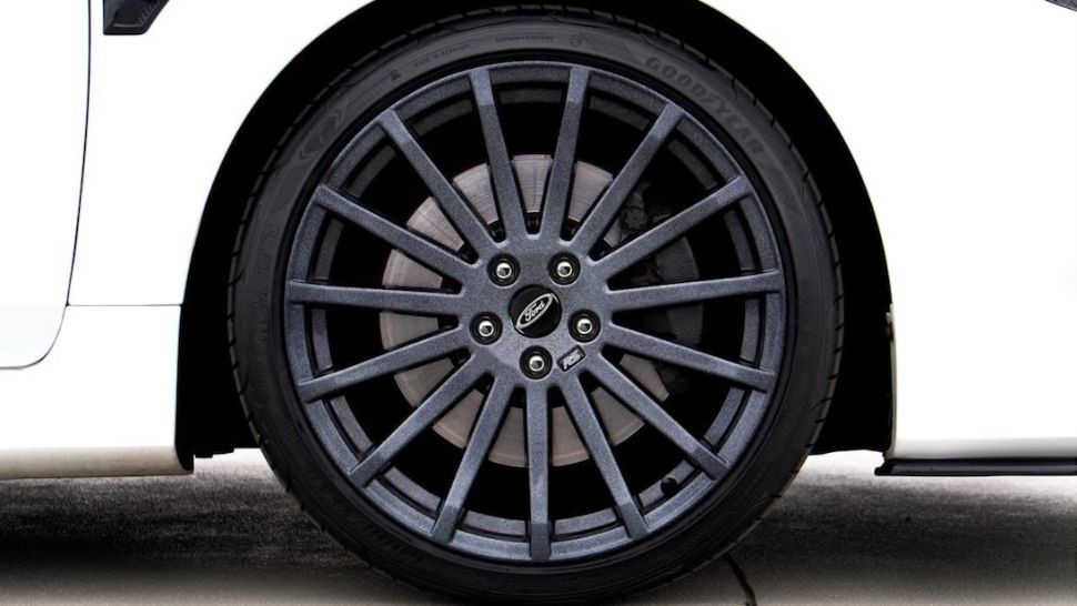 Anvelope noi versus second hand: alege informat