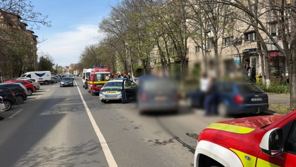 Carambol cu trei mașini în Timișoara. Patru copii şi un adult au fost răniți