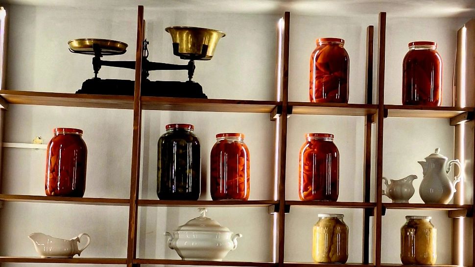 Alimente care nu expiră niciodată. Ce poți păstra în cămară cu anii fără să se altereze