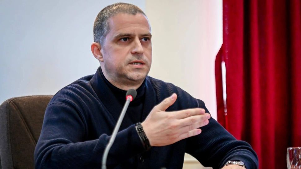 Scandal politic major: Bogdan Trif (PSD) îl atacă pe premierul Ilie Bolojan. Acuzații de „armate de boți” și replici dure de la PNL